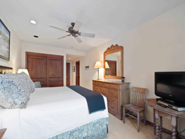 Cozy Mountain Retreat in the Heart of Beaver Creek with Stunning Views and Prime Location